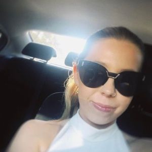 Meet your Posher, Claire